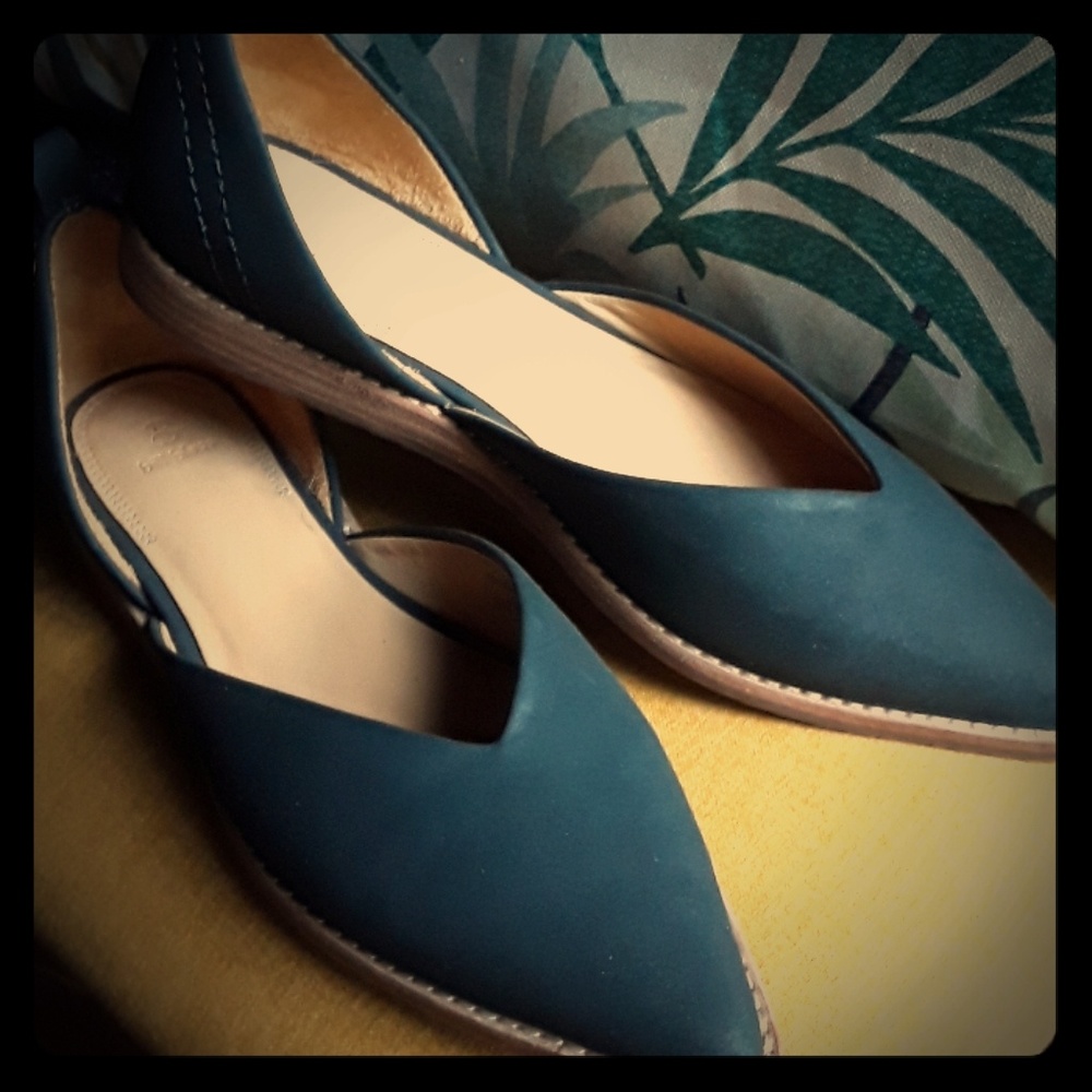 Bill Blass Sybil flat